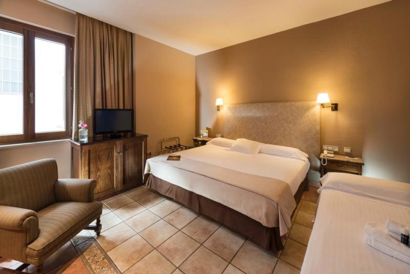 Exe Alfonso VIII Hotel Plasencia Room photo